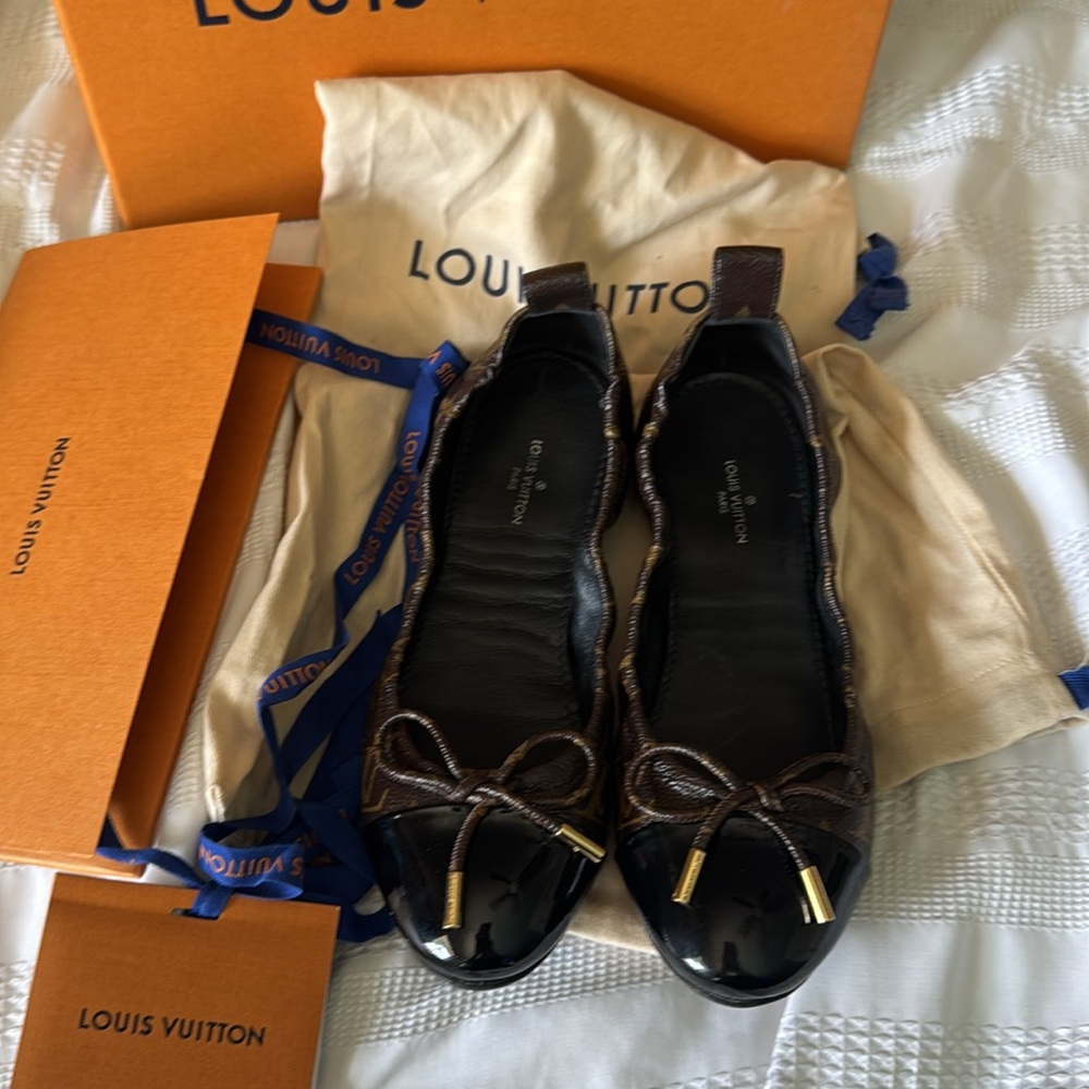 Authentic Louis Vuitton Brown black Monogram Ballet Flats size 36